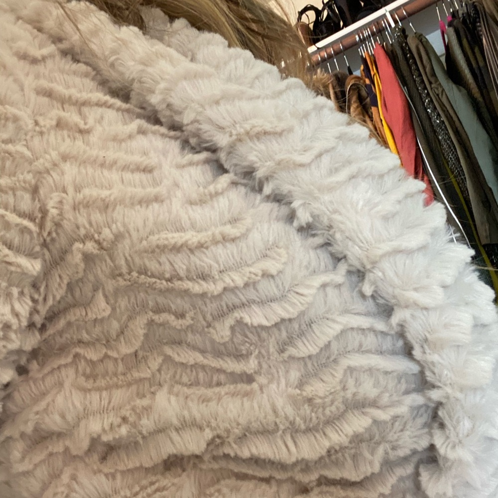 Furry Jacket/ blazer - Picture 3 of 6